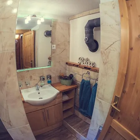 Ski Lake Cottage Krpacovo Alpehytte *